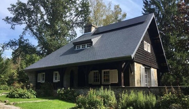 Large hunting lodge with enormous beautiful garden