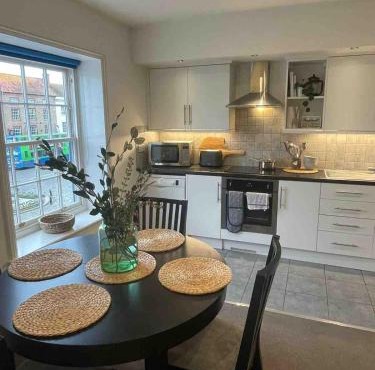 Large town centre apartment with parking