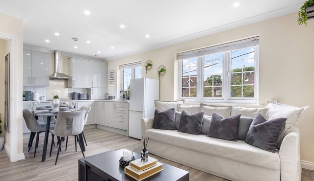 Lavish 1 Bedroom Apartment