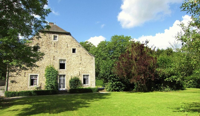 Lavish Holiday Home in Forrières with Sauna