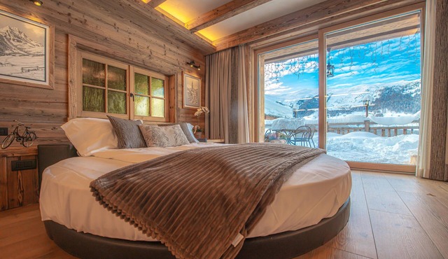 'Le Chalet Suite' with mountain view, private terrace and Wi-Fi