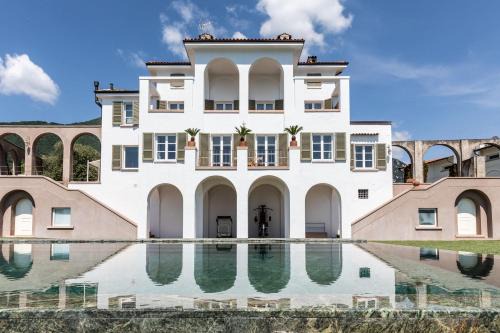 Le Selve Lake View Villas
