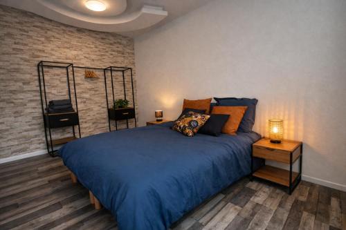 Le trio,appartement 7 pers centre Virton Wifi, tout équipé, parking a proximité