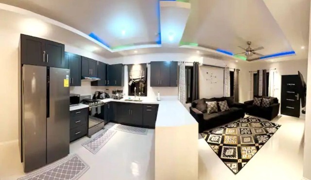 Leah's Retreat! 3-bedroom, house located 5 minutes from Ocho Rios attractions.