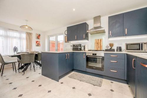 Leamington Spa Retreat - Garden - Parking - 5 mins
