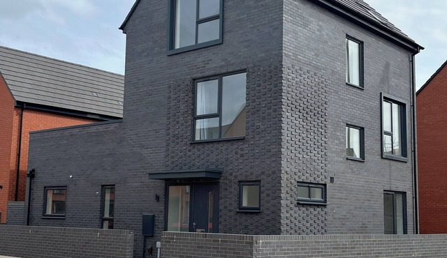 Leicester City Centre Service Accommodation, 11min walk to eateries and bars.