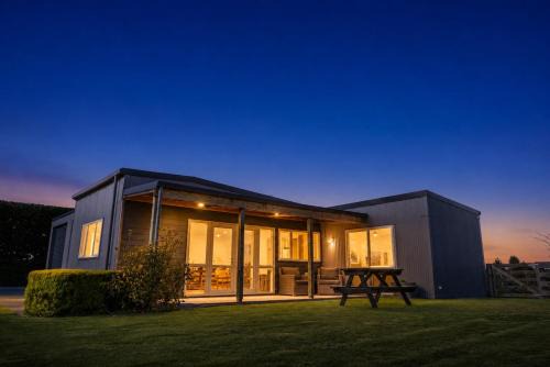 Lemon Tree Cottage - Modern Rural Cottage
