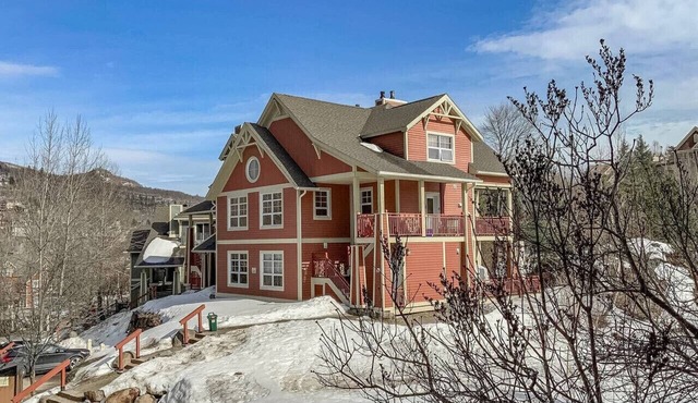 Les Eaux Tremblant Luxury Chalet: Ski, Pool, Spa