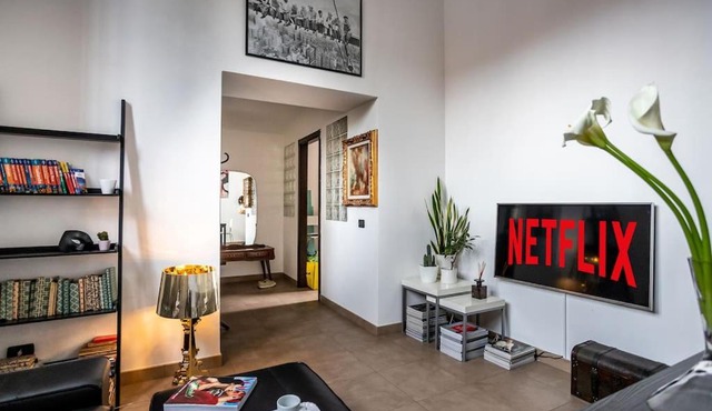 Life is Beautiful Design LOFT Navigli Romolo, SmartTV, WiFi, AC and street parking