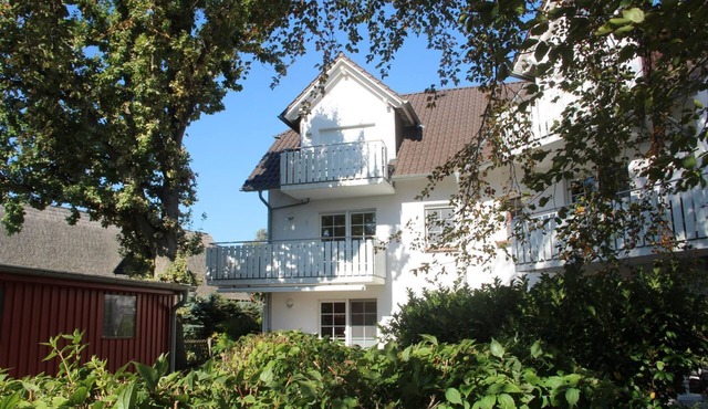 Light-filled, comfortable apartment in a quiet central location - close to the beach