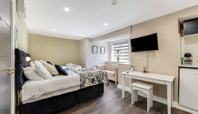 Lit Studio Spot: Twin Beds,Amenities & Chill Vibes