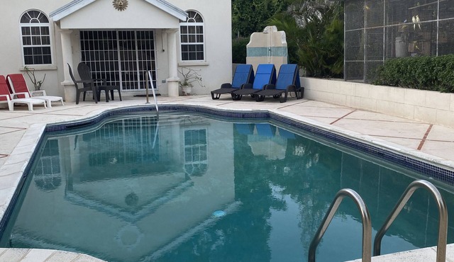 Little Bimshire spacious villa, large pool, private road near shops & bars
