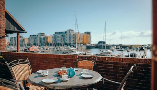 Lock & Quay - waterfront oasis
