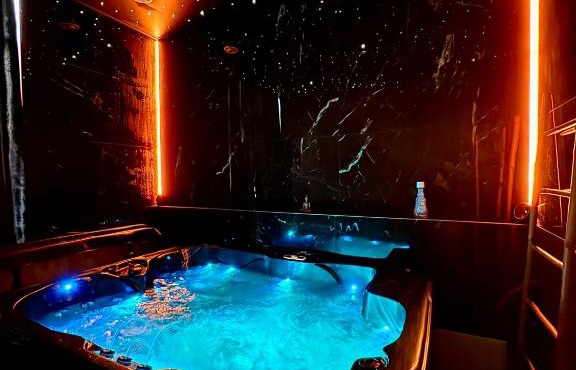 Logement privé avec Jacuzzi haut de gamme ! près de l'Aéroport de Charleroi