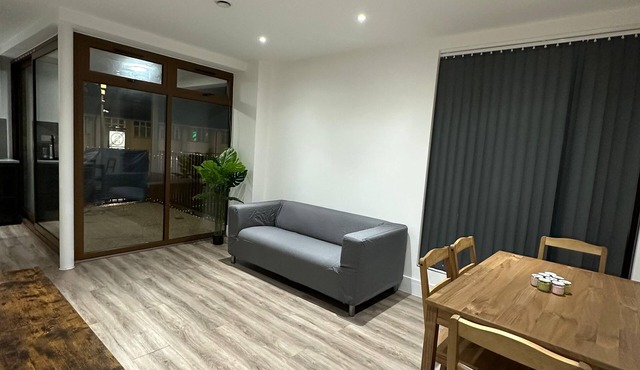 London 1 bed Luxe Beautiful Apartment.