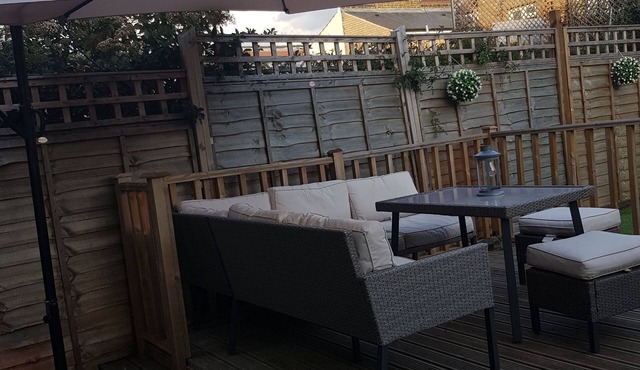 LONDON. Great house. Great location. 4 bedrooms. 8 beds. Beautiful garden.