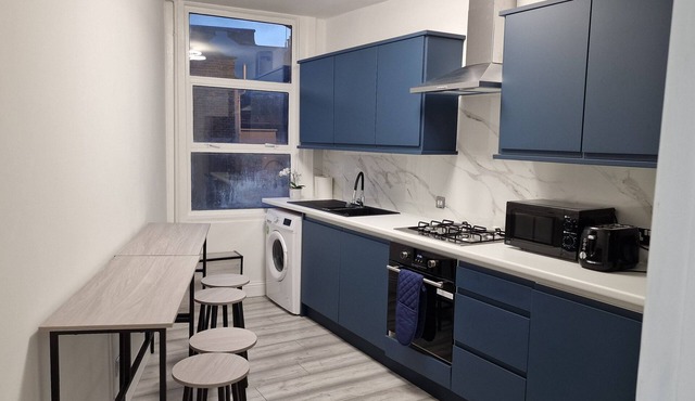 London Stratford 4 bed modern Apartment near train station and Olympic stadium