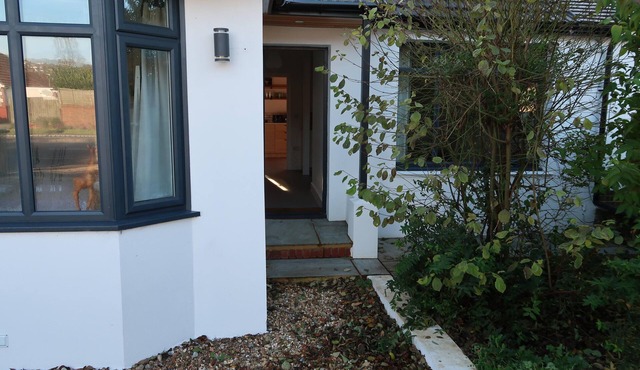 Lovable Lancing with Garden & Parking