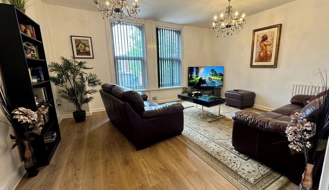 Lovely 2 bed Apartment, Arnold Town centre.