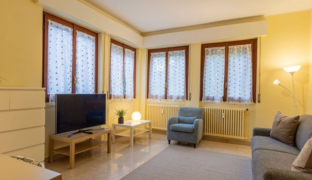 Lovely apartment for 4 people with WIFI, A/C and TV