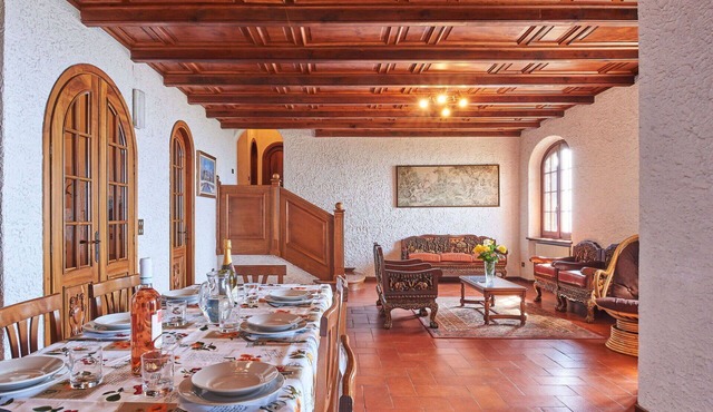 Lovely apartment for 12 guests with WIFI, TV and terrace
