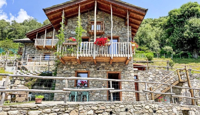 Lovely apartment in villa for 4 guests with WIFI, TV, patio and pets allowed