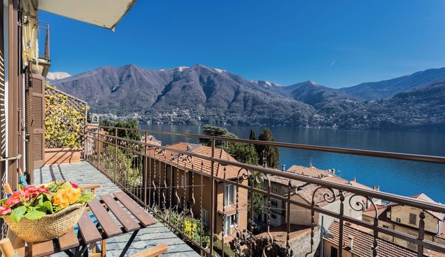 Lovely Apartment overlooking the Lake