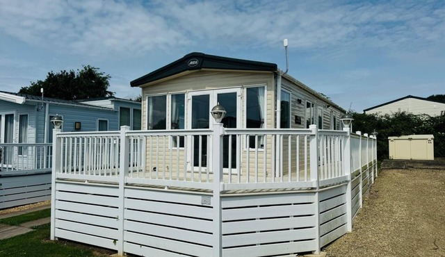 Lovely caravan with decking at Solent Breeze in Hampshire ref 38051A