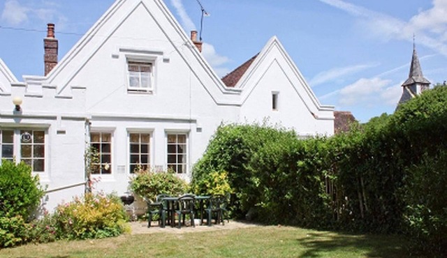 Lovely, cosy, village cottage in a beautiful quiet area of the South Downs
