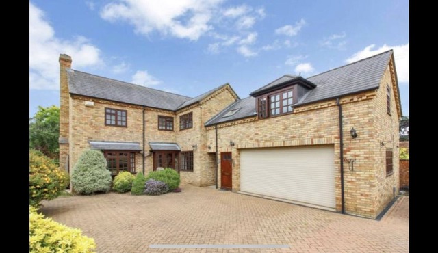 Lovely detached house with private walled garden. Situated in popular village.