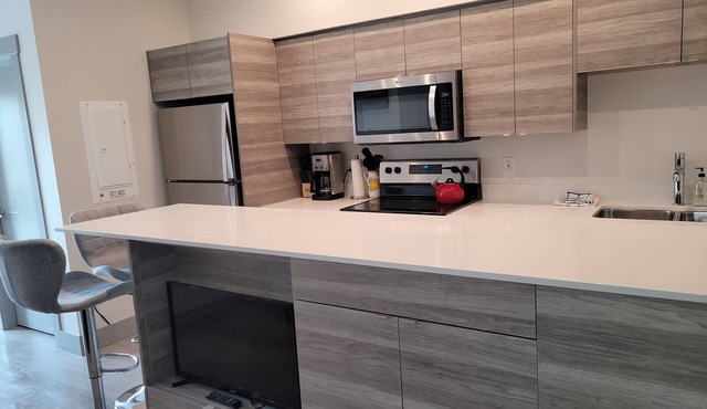 Lovely lakeside condo with pool close to amenitiesnn
