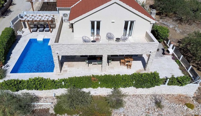 Lovely modern poolside villa in Pitve on the island of Hvar