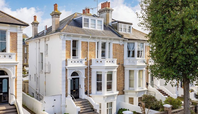 Lovely, modern & spacious 1-bed flat central Hove