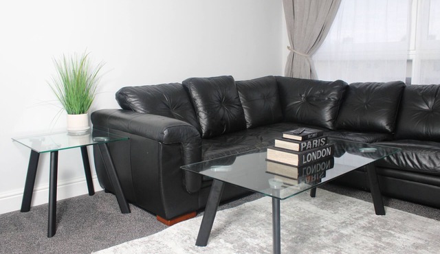 Lovely one-bedroom apartment fully furnished -10 minutes walk to Harlow Station
