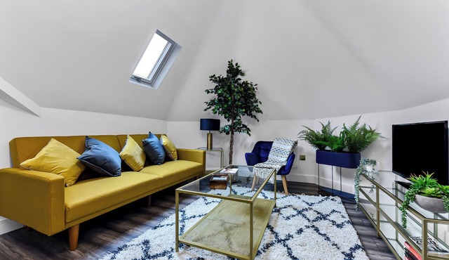 Lovely Two Bedroom with Ensuite Bathrooms