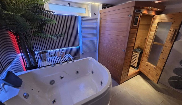 LoveRoom Waterloo - Romantic Suite with Jacuzzi & Sauna near Brussels