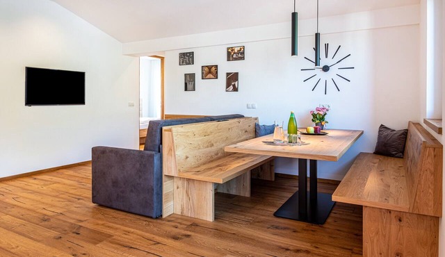 'Luislhof Hof - Apartment Vinum' with Mountain View, Terrace & Wi-Fi