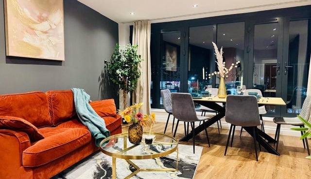 Lux 2 Bedroom Flat Central Brentwood slp 8 Guests
