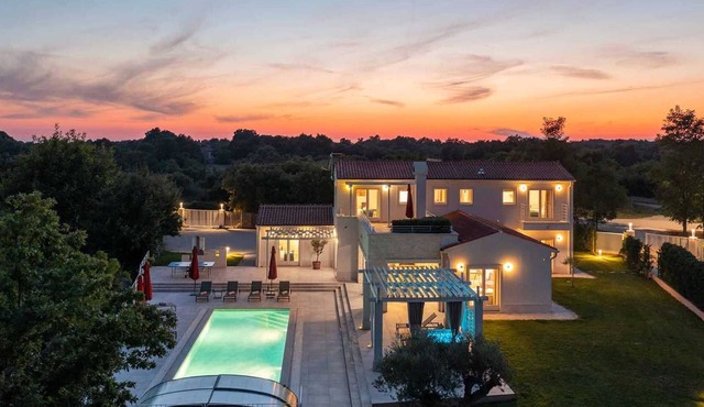 Luxurious and spacious complex for large groups
