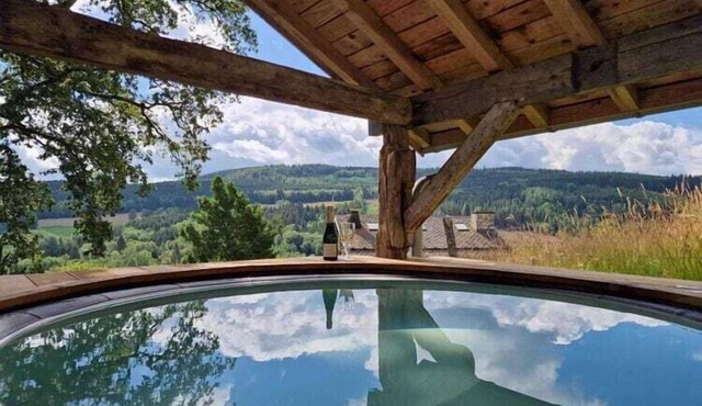Luxurious Chalet with Jacuzzi and Sauna