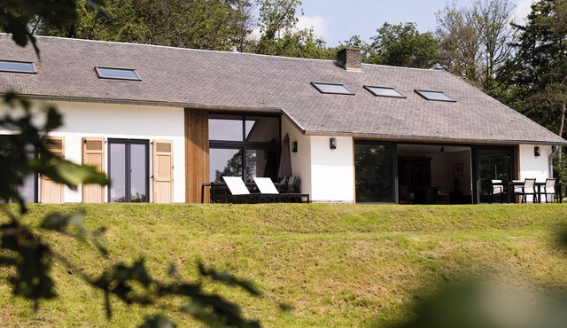 Luxurious, secluded gîte with sauna, summer outdoor pool and bollard - private estate.