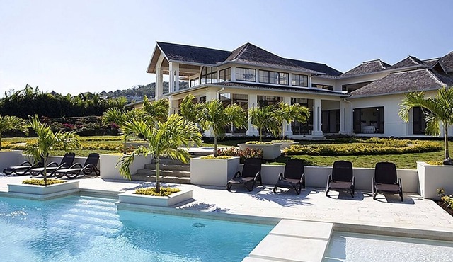 Luxurious, Striking & Contemporary Villa, Fully Staffed, Private Pool & Sea Views in Montego Bay!