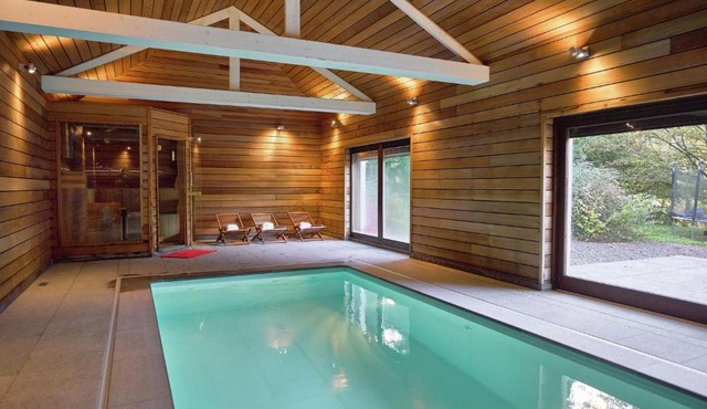 Luxurious villa in Stoumont with sauna