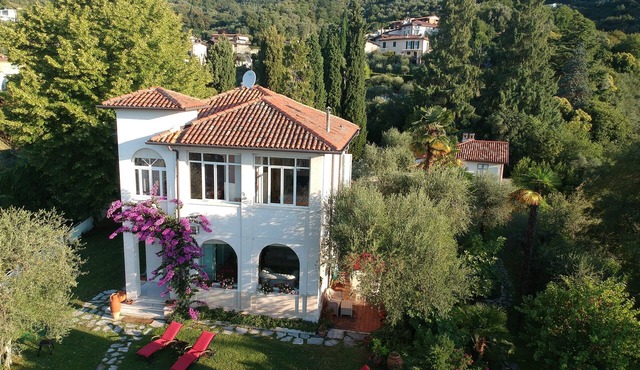 Luxurious Villa in Gardone Riviera with Splendid Garden, 180° Lake View, Office
