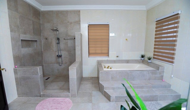 Luxury 1 and 2 bedrooms house in nice Braives with cool AC