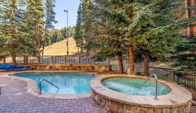 Luxury 1BR Lone Eagle ski-in, ski-out condo w/- hot tub & heated pool!
