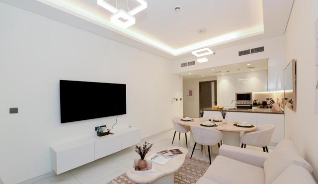 Luxury 2BR with Private Pool Balcony Arjan