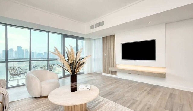 Luxury 3 Bed Apt with Golf Views in the Greens