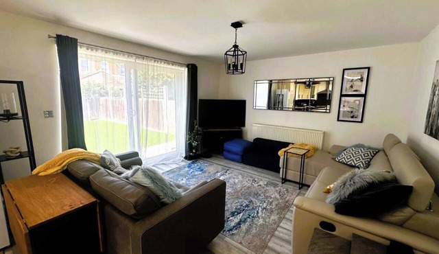 Luxury 3-Bed | Ilford | Modern Comfort & Elegance