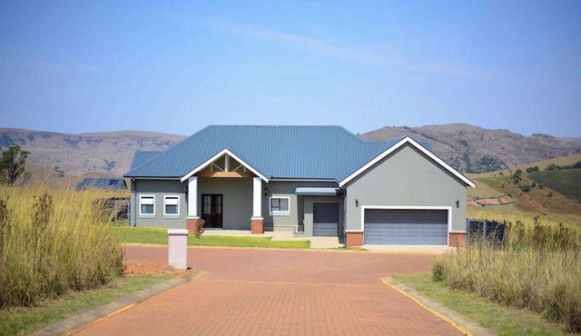 Luxury 3-bedroom house in welcoming Dullstroom with WiFi